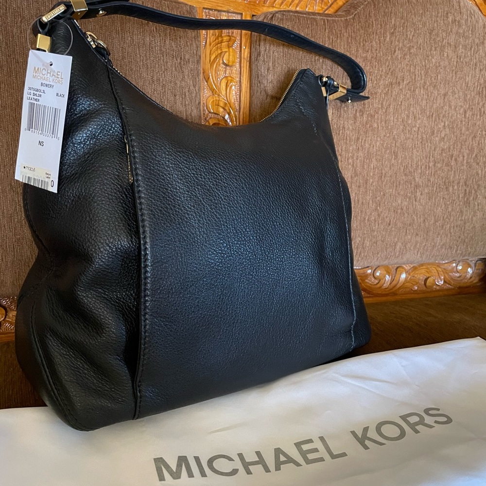 New Michael Kors Bowery Leather Hobo shoulder bag with tag and dust bag.